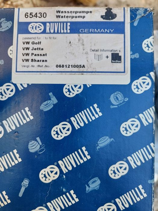 Vând pompă apă VW Golf 1.9 TDI nouă