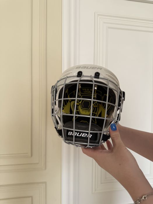 Детский хоккейный шлем bauer, в отличном состоянии