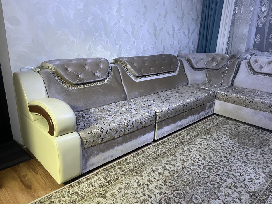 Диван мягкий большой