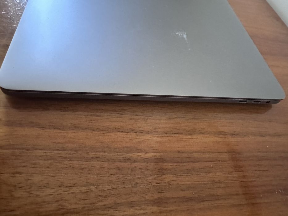 MacBook Pro 15” Retina 2017 | i7 2.8 GHz | 16 GB RAM | SSD 256 GB