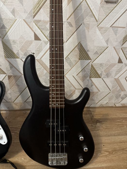 Гитара, бас гитара, барабанная установка, комбик