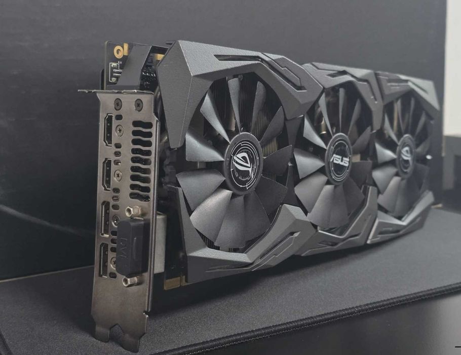 Placă Video ASUS GeForce GTX 1080 ROG STRIX GAMING 8GB DDR5X 256-bit