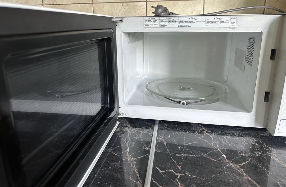 Продам микроволновку Самсунг б/у