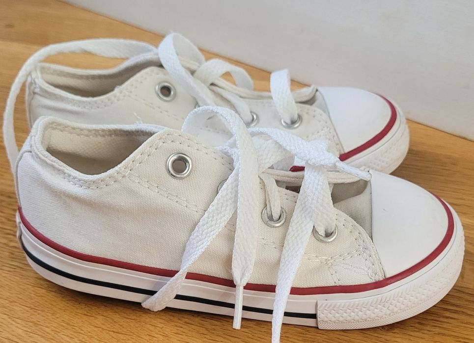 Converse mărimea 24