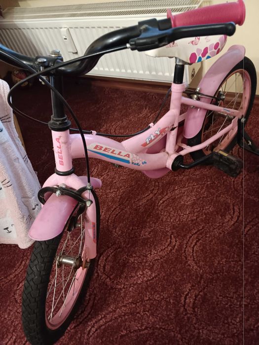 Детско колело с помощни колела и каска за момиче