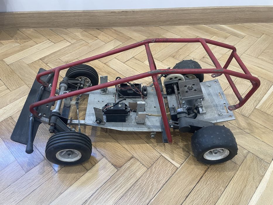 Robbe romax nitro rc 1/8 (радиоуправляма кола)
