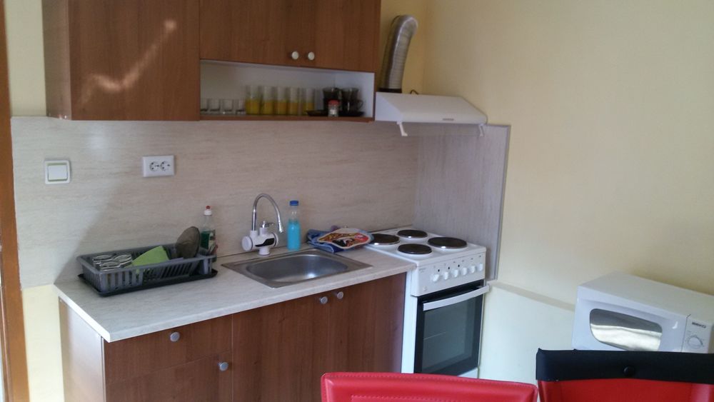 Дава се под наем Двустаен апартамент в Плевен, Широк център - 55 кв.м за 255 € - Снимка #3