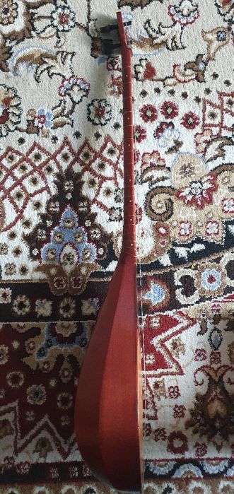 Продается музыкальный инструмент (Домбра)