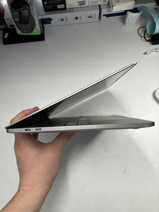 Macbook Pro M1 8/256Gb