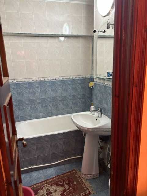 Apartament 3 camere, decomandat, etajul 4 –Str Republicii 190, Barlad (zona Pietei Centrale)