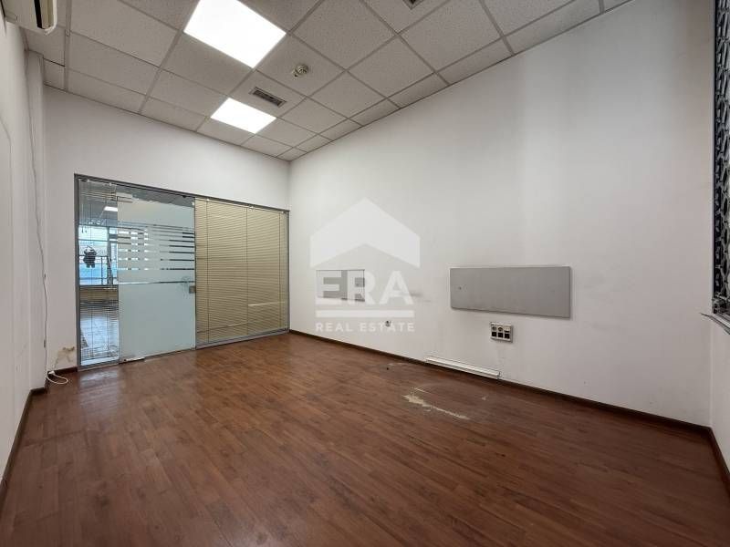 Търговски обект под наем на централна локация в кв. Надежда