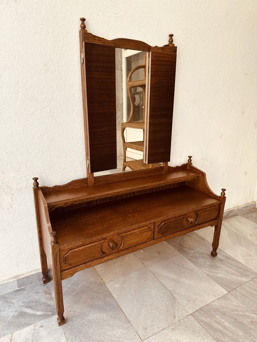 Класическа ретро тоалетка с трикрилно огледало – масивно дърво