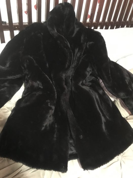 Blana culoare negru  marimea xxl  bust 115-120 cm ,aproape noua