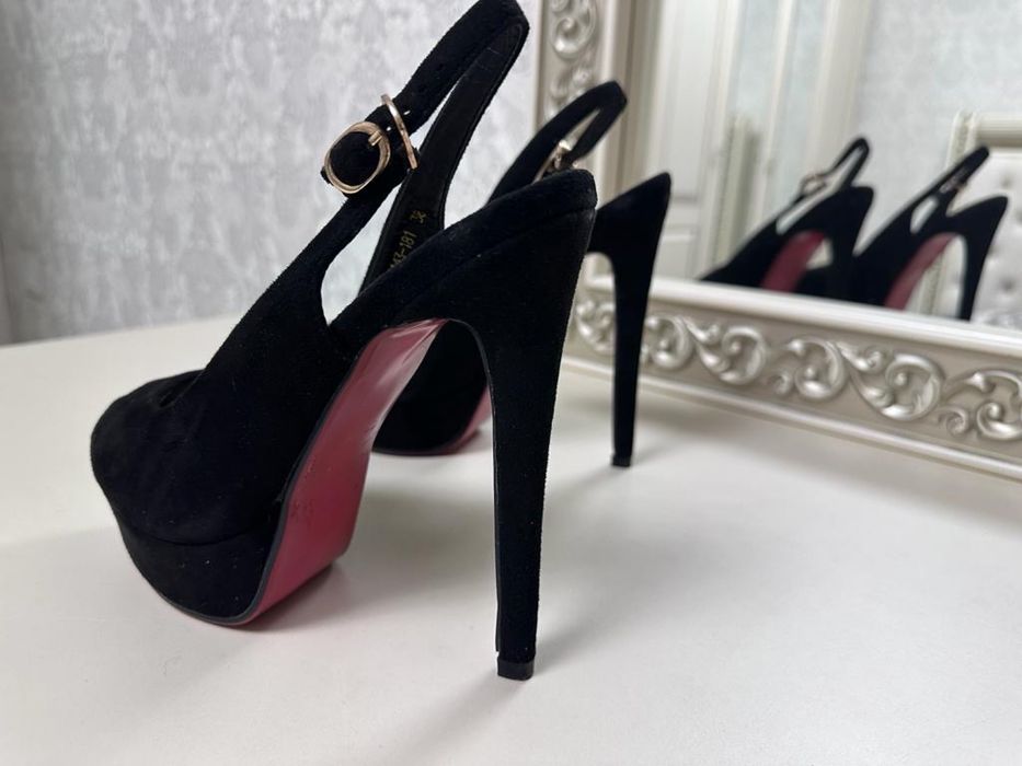 Продаю босоножки