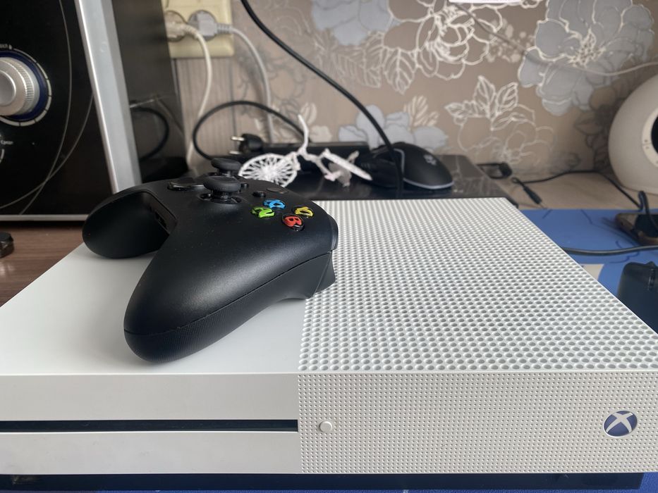 Продам Xbox One S
