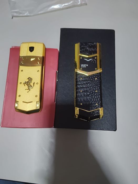 Vând telefoane mobile Vertu