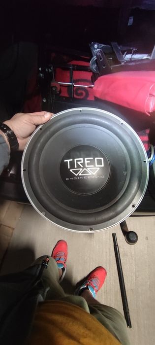 Subwoofer auto de mare putere 6000w 10000w putere cu membrana defectă, a căzut o scândură pe el. Difuzor și încă un subwoofer de 800-1000w perfect fun