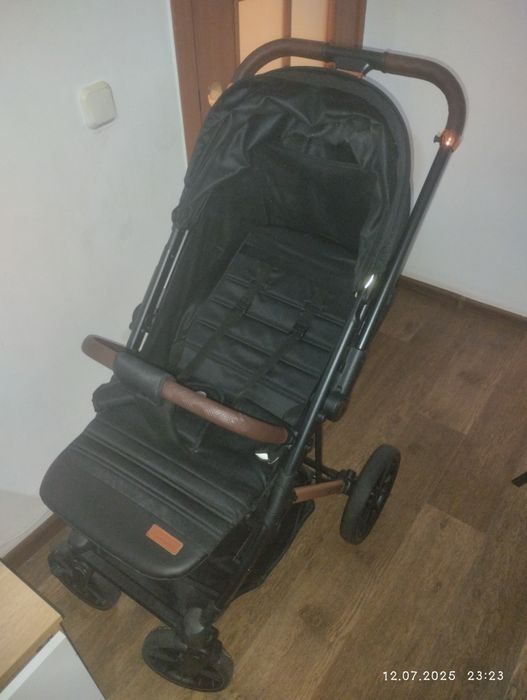 Продам коляску новую