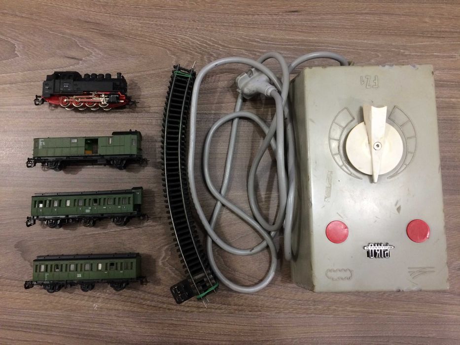 Влакчета Пико, 2 комплекта, в мащаб ТТ + захранвания.