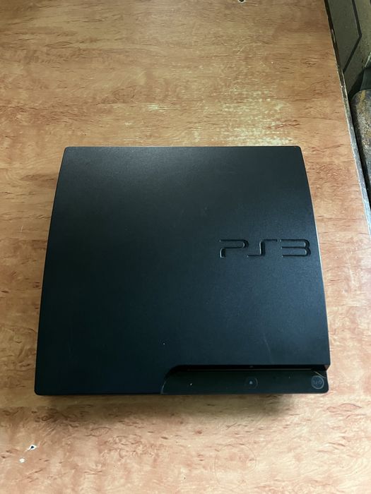 Sony PlayStation 3 Slim sotiladi.