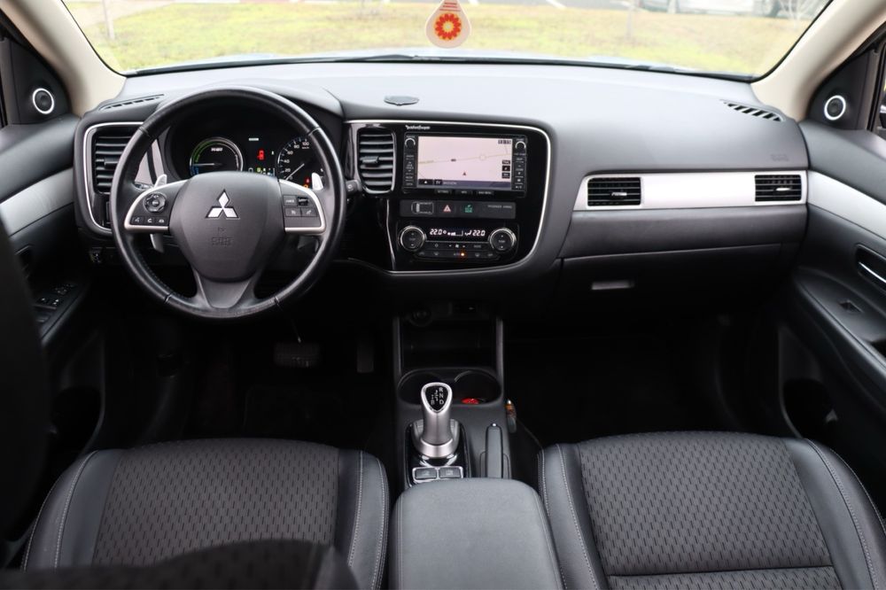 Mitsubishi Outlander PHEV +GPL