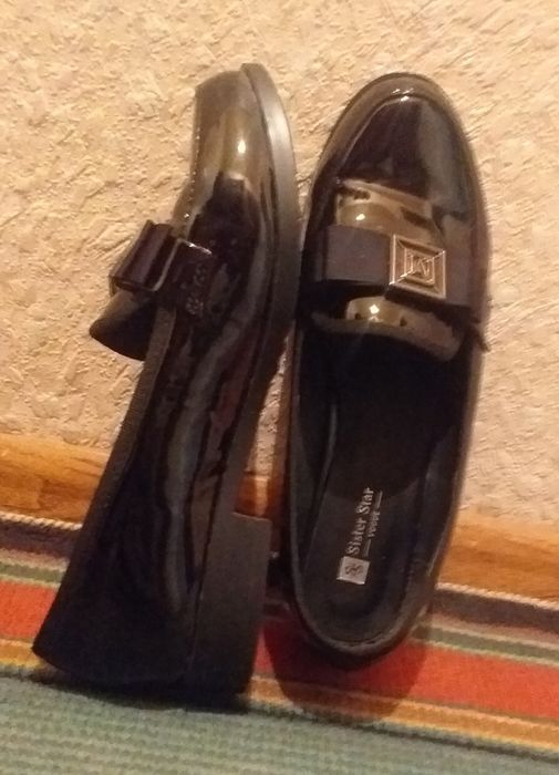 Женская обувь. Лакированые