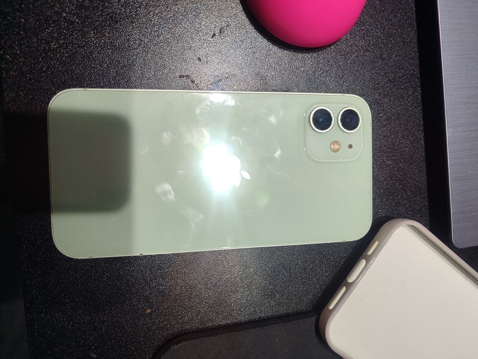 Продам Iphone 12