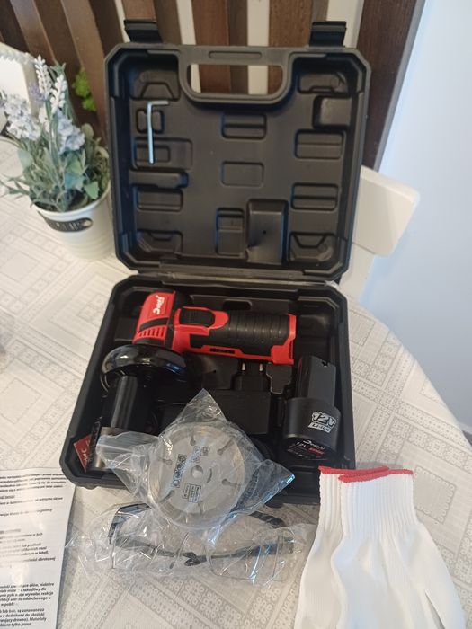 Mini polizor unghiular ,2 acumulatori 12v-2ah!
2x baterie 12V 2Ah
Mini