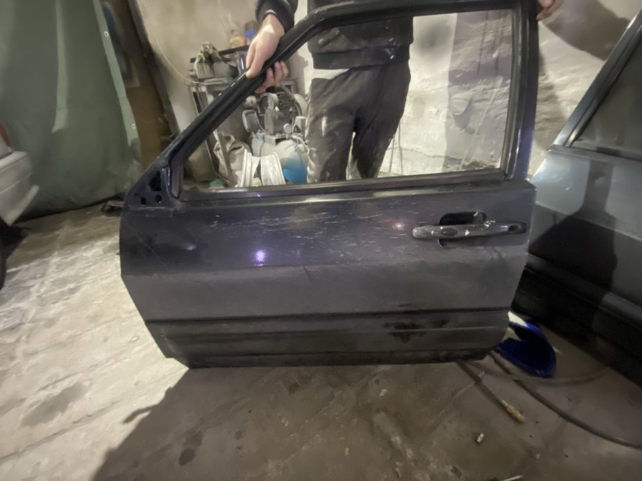 Продам двери 4 дверь комплект вместе стеклом