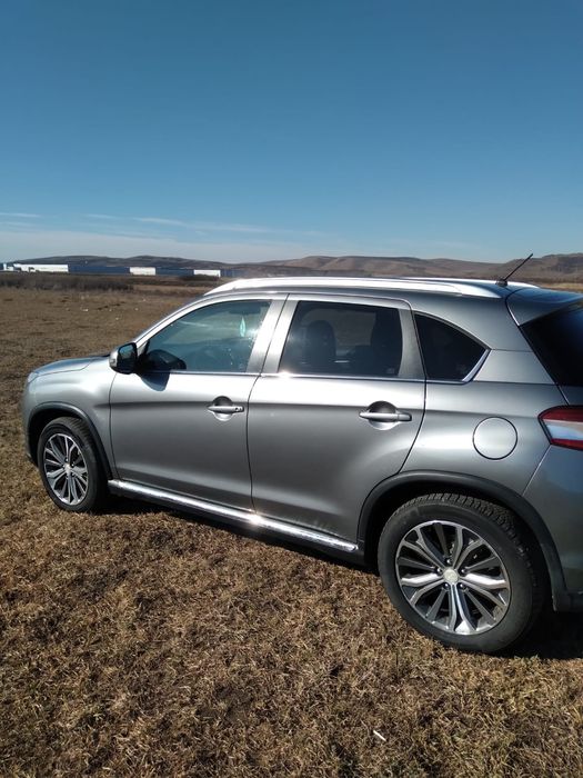 Vând Peugeot 4008