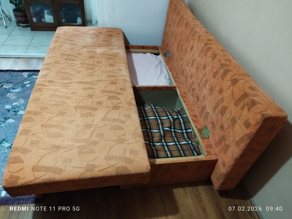 Разтегателен диван