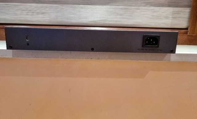 Суич Netgear ProSAFE FS728TP PoE