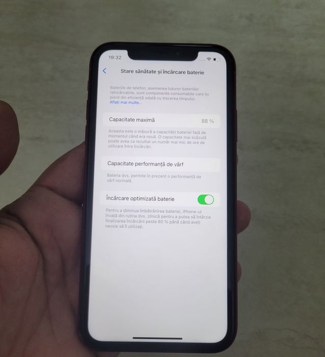 Vând iPhone XR 64 GB – Roșu – Baterie 88%