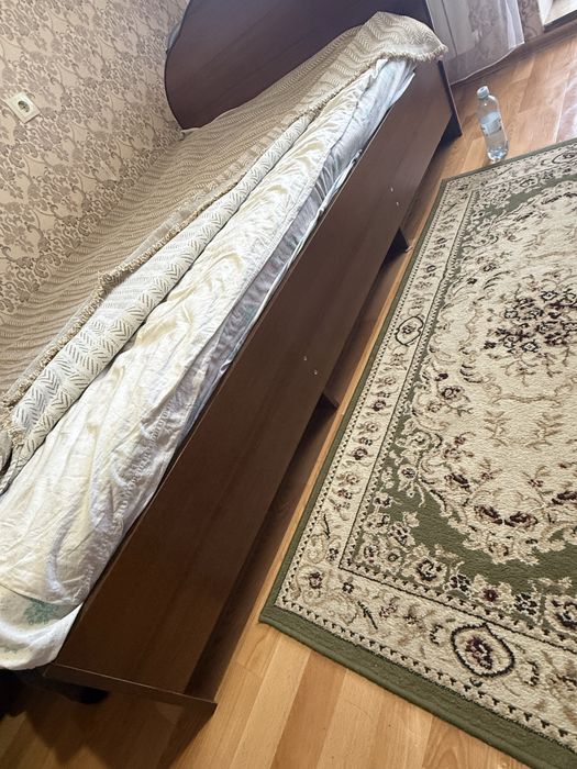 Продам кровать с матрасом