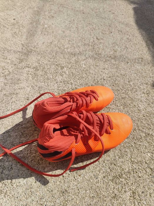 Детски бутонки за футбол Adidas 34 номер