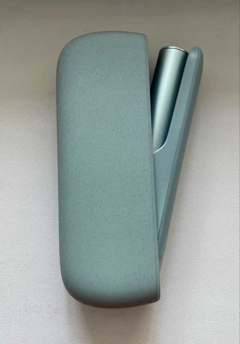 Kit dispozitiv IQOS ILUMA i + dispozitiv VEEV