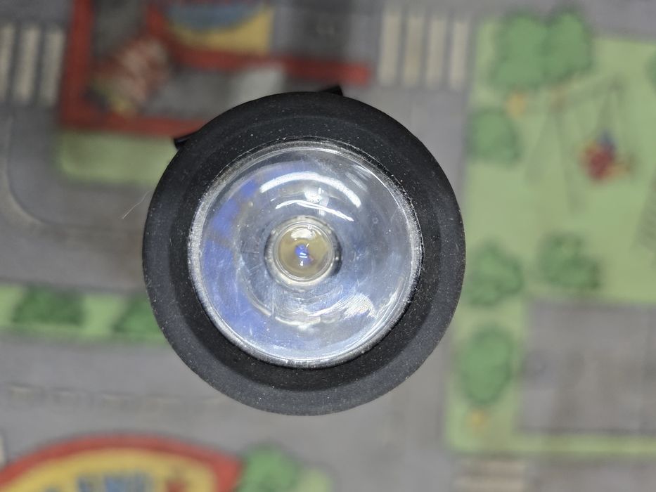 Vând lanterna makita