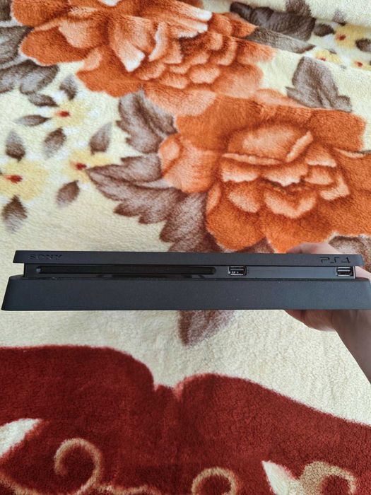 Ps 4 slim, 1Tb, fara jocuri/maneta