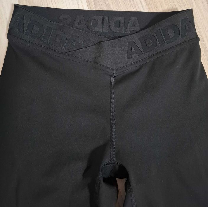 Спортен клин Adidas става и за S