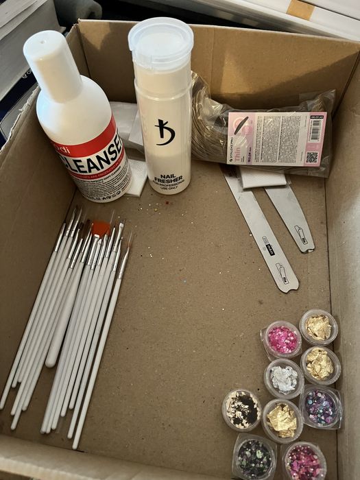 Декорации за маникюр- фолио, четки, бои, камъчета и др