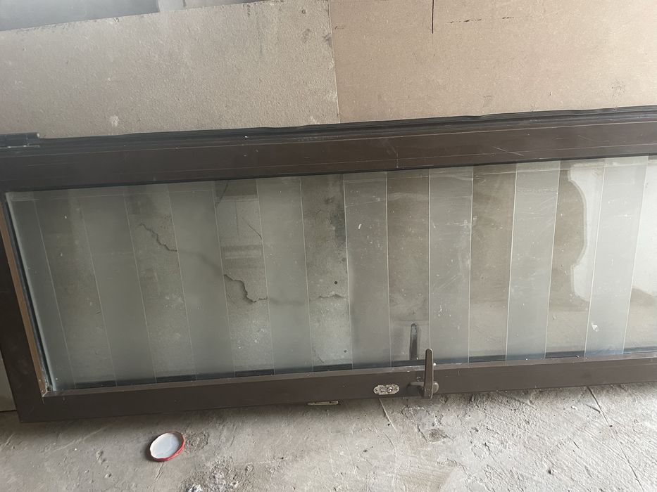 Алюминивый дверь