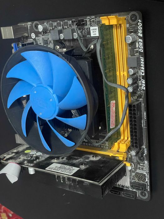 Материнская плата в сборе с видеокартой