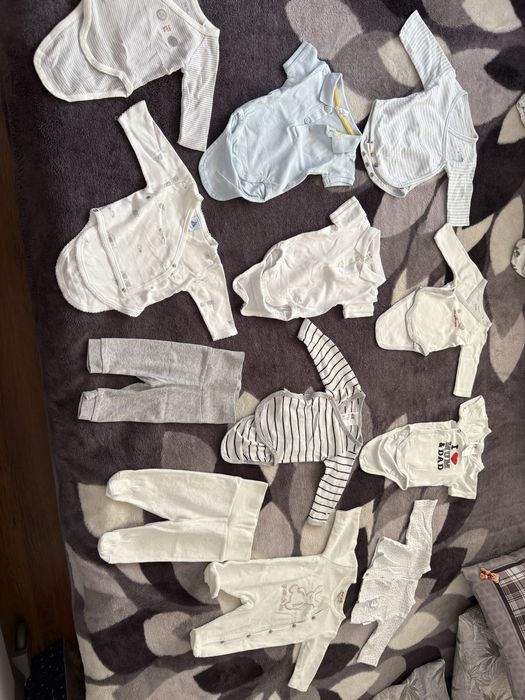 Seturi de hainute bebelusi 0-3 luni