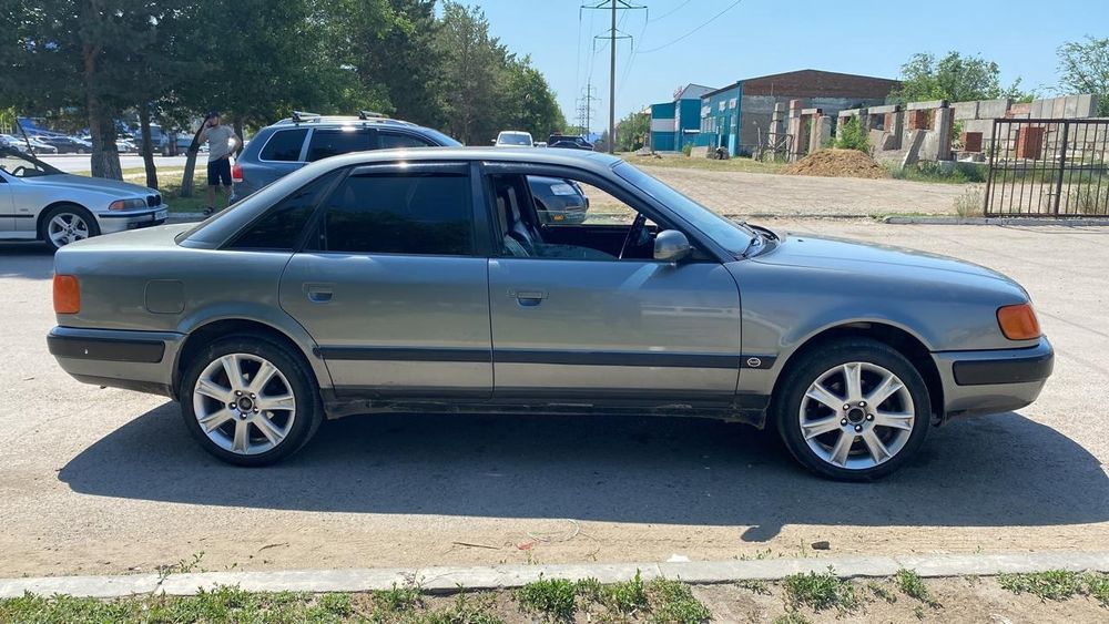 Продам Ауди 100 С4