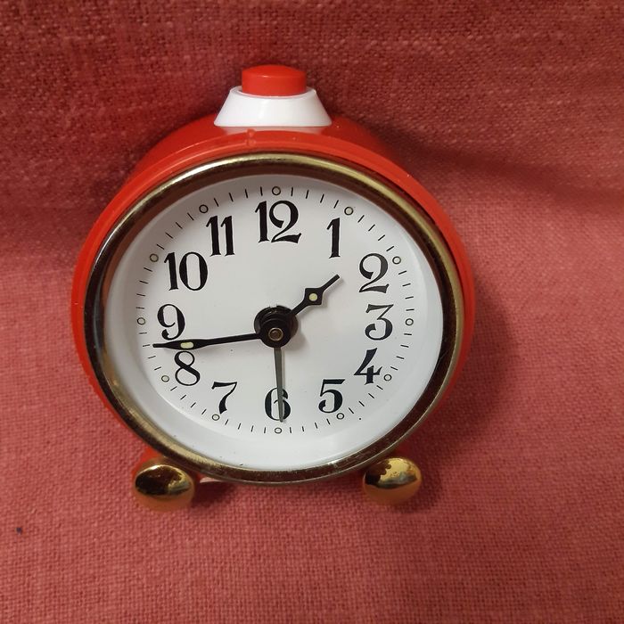 Ceas deșteptător mecanic.