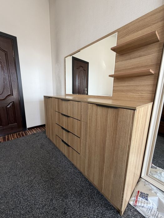 Продается трюмо с зеркалом