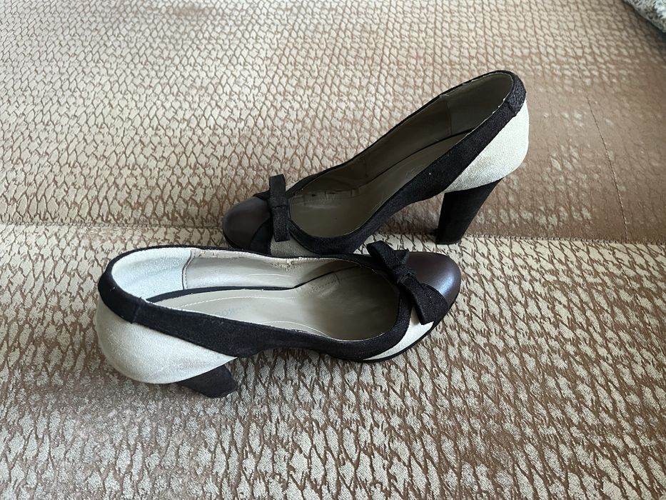 Vand pantofi din piele