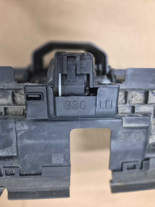 Grila activa inferioara hota clapete Bmw seria 5 G30 LCi cod 5A218F6-02