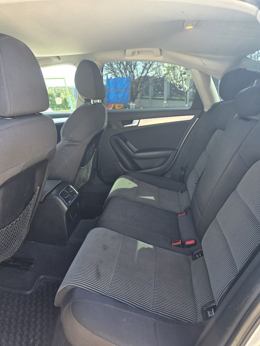 Vând Audi A4 B8 motor 2.0,143 cp S line