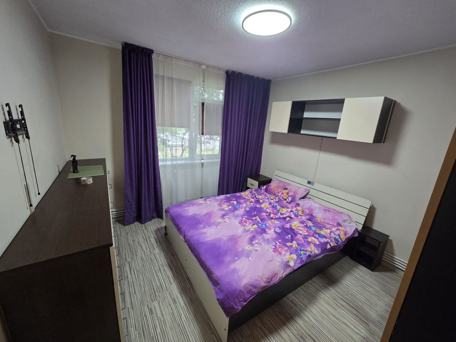 Vand apartament 2 camere, Tiglina 3, etaj 1, orientat spre Nord..